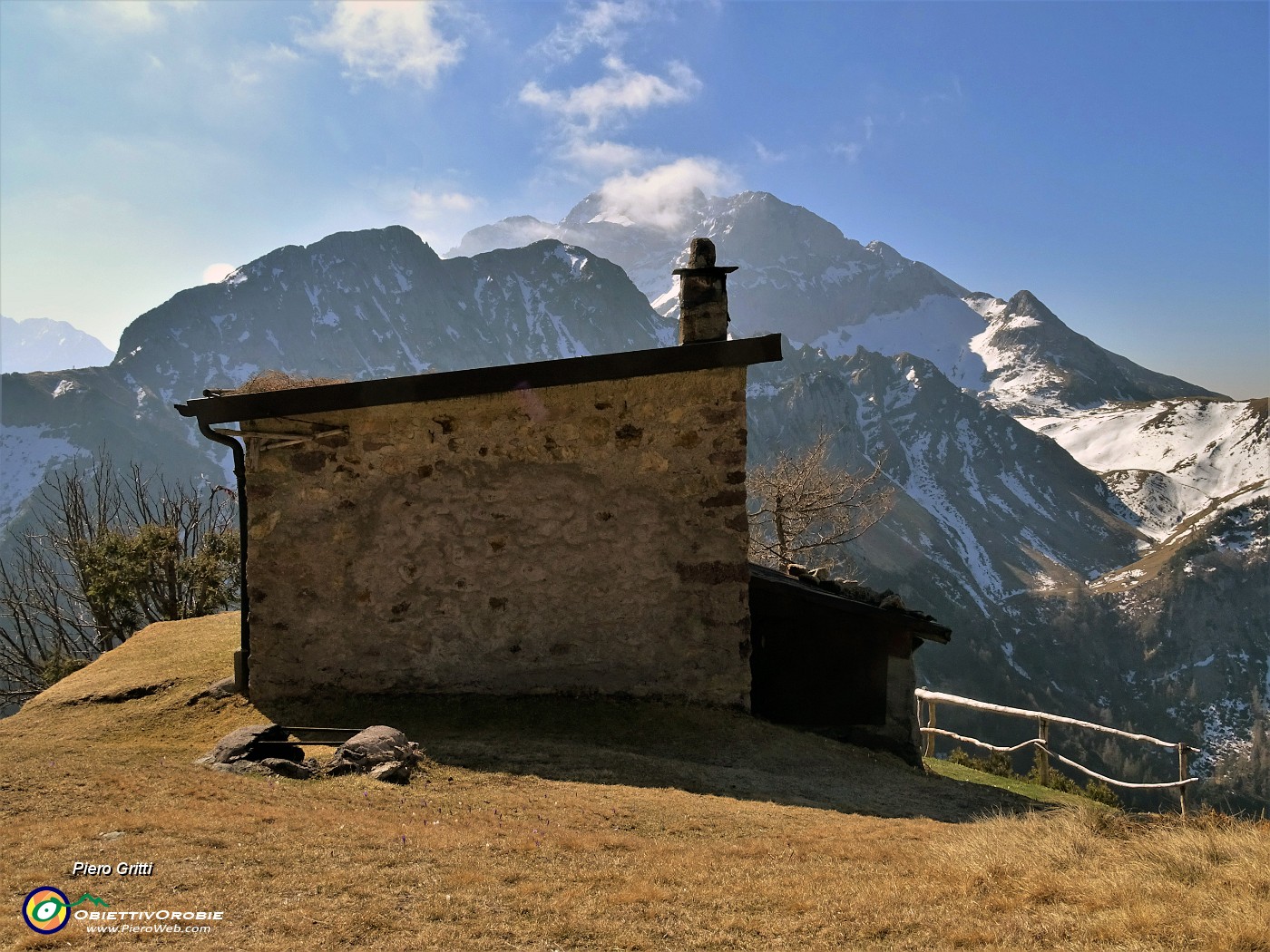 11 Alla Baita del Tino (1870 m) con vista in Arera.JPG -                                